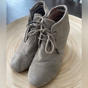 Toms Suede Booties
